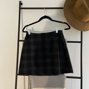 Aritzia Wilfred classic mini skirt size 4